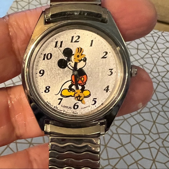 Vintage Disney Lorus quartz Mickey Mouse watch - Picture 1 of 5